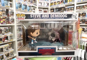 FUNKO POP MOVIE MOMENTS STEVE AND DEMODOG 728 STRANGER THINGS ORIGINAL VINYL - Imagen 1 de 12