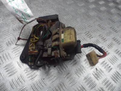 Honda CB550F 1975 en placa eléctrica con regulador y caja de fusibles  Foto 1 de 4