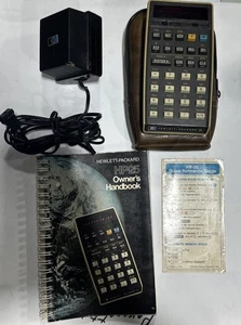 Calcolatrice Hewlett-Packard HP 25C con manuale d’uso, custodia, caricatore per ricambi - Foto 1 di 7