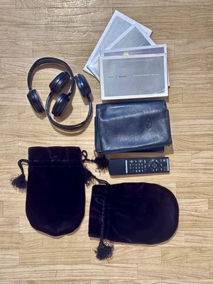 OEM Infiniti Nissan M3C477072 dois fones de ouvido sem fio + controle remoto e manuais 2006-10 - Imagem 1 de 4