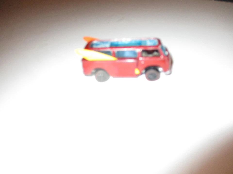 Hot Wheels Redline VW Beach Bomb vermelho na cor usado - Imagem 1 de 4