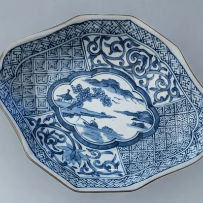 Vintage Japanese Ryuho Kiln Blue & White Porcelain Scalloped Octagonal Dish 6" - Image 1 of 4