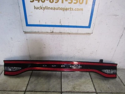 LUZ TRASERA IZQUIERDA DODGE DART 2015 TIENE PEQUEÑA GRIETA Foto 1 de 3