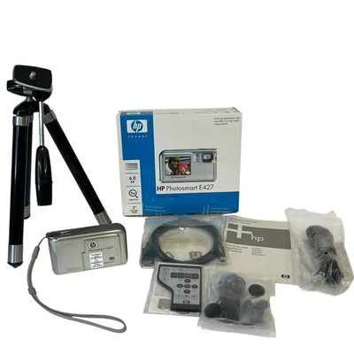 HP PhotoSmart E427 Compact Digital Camera 6.0 MP 5x Zoom Silver Tripod SD Card - Image 1 of 4