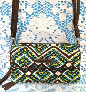 Vera Bradley RAIN FOREST All in One CROSSBODY Wristlet WALLET Phone RFID Retired - Picture 1 of 16