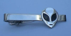 Roswell Alien Head Quality Enamel Tie-pin - Picture 1 of 1
