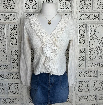 Suéter Vintage Tejido Crema Crochet Coqueta Volantes Recortado Cuello en V Talla Mediana Foto 1 de 4