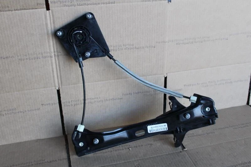 Volkswagen Passat 2017 puerta trasera izquierda regulador ventana desnudo 561839461F Foto 1 de 4