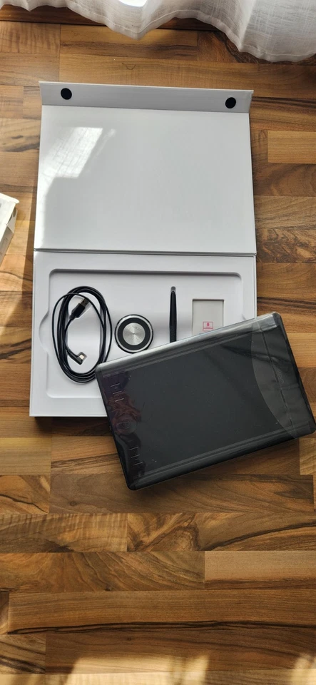 Wacom Intuos Pro Medium Grafik-Tablett mit Bluetooth-Funktion NEU OVP - Bild 1 von 4