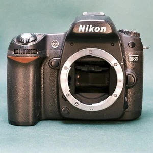 Solo cuerpo de cámara Nikon D80 SLR - Ver descripción para piezas o reparación - Imagen 1 de 4