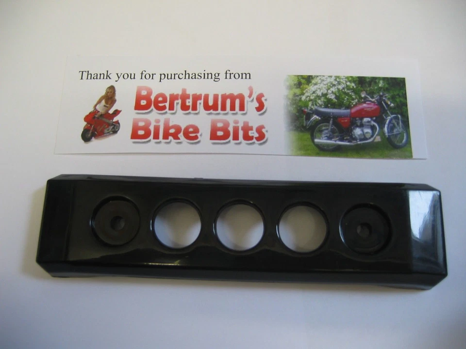 YAMAHA RD 250 350 LC 4LO RD350 RD250 SUPPORTO TROMBA GIOGO INFERIORE COPERCHIO PLASTICA - Immagine 1 di 1