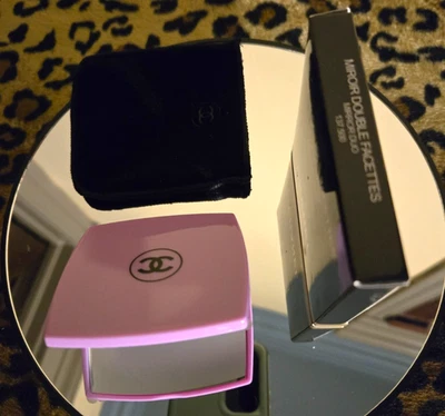 BOLSA ANTIPOLVO CHANEL Espejo Duo Compacto Doble Faceta Maquillaje Púrpura Nuevo en Caja Regalo. Foto 1 de 4