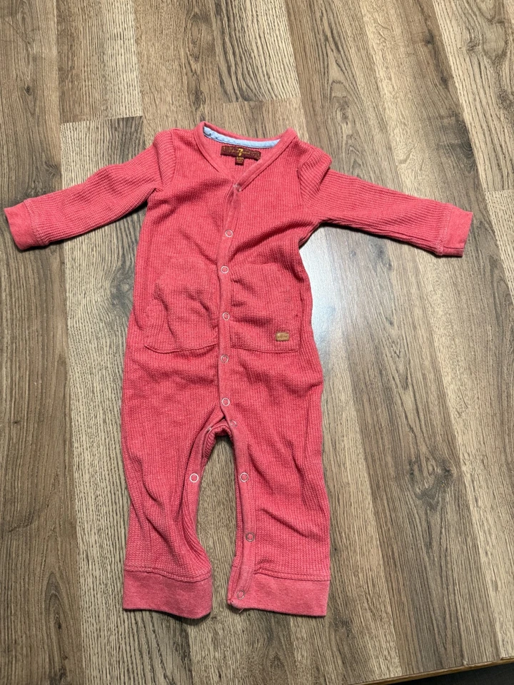 Pantalones de manga larga 7 for All Mankind One Piece, bebés niños 6-9M rojos con botones Foto 1 de 4