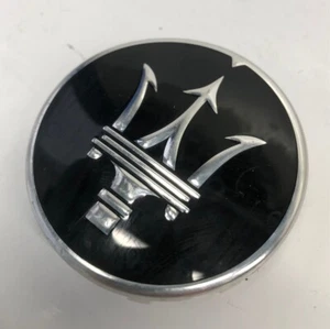 1 COPRIMOZZO MASERATI NERO LUCIDO CAP CENTRALE ORIGINALE USATO - Imagen 1 de 2