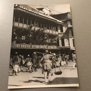 KATMANDOU - PHOTO DE PRESSE ORIGINALE CIRCA 1960. 13x18 - Foto 1 di 1