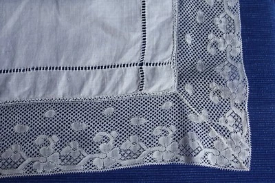 Napperon N°26 petite nappe ancienne ou surnappe ajourée fil de lin 71 x 71 cm - Photo 1/4