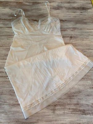 Vintage Henson Kickernick Ivory Silky Nylon Lace Full Dress Slip Sz 32 Short - Image 1 of 4