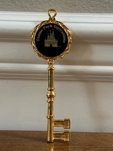 DISNEY THEME PARK OPERATIONS CAST MEMBER GOLD KEY AWARD 6" DISNEYLAND - Picture 1 of 8