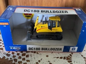 Ertl New Holland DC180 Bulldozer 1/50 Scale # 13645NIP Little wear on box - Picture 1 of 3