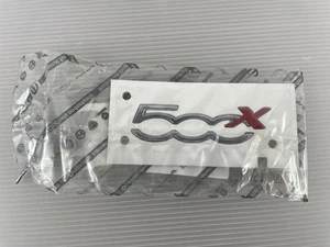 FIAT 500X 2014-2022 PLACA MALETERO EMBLEMA PORTÓN TRASERO LOGOTIPO LETRAS NUEVA PIEZA ORIGINAL - Imagen 1 de 3