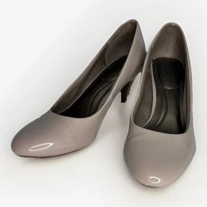 Zapatos de salón Life Stride Soft System tacón mediano charol desnudo talla 8 LifeStride - Imagen 1 de 8