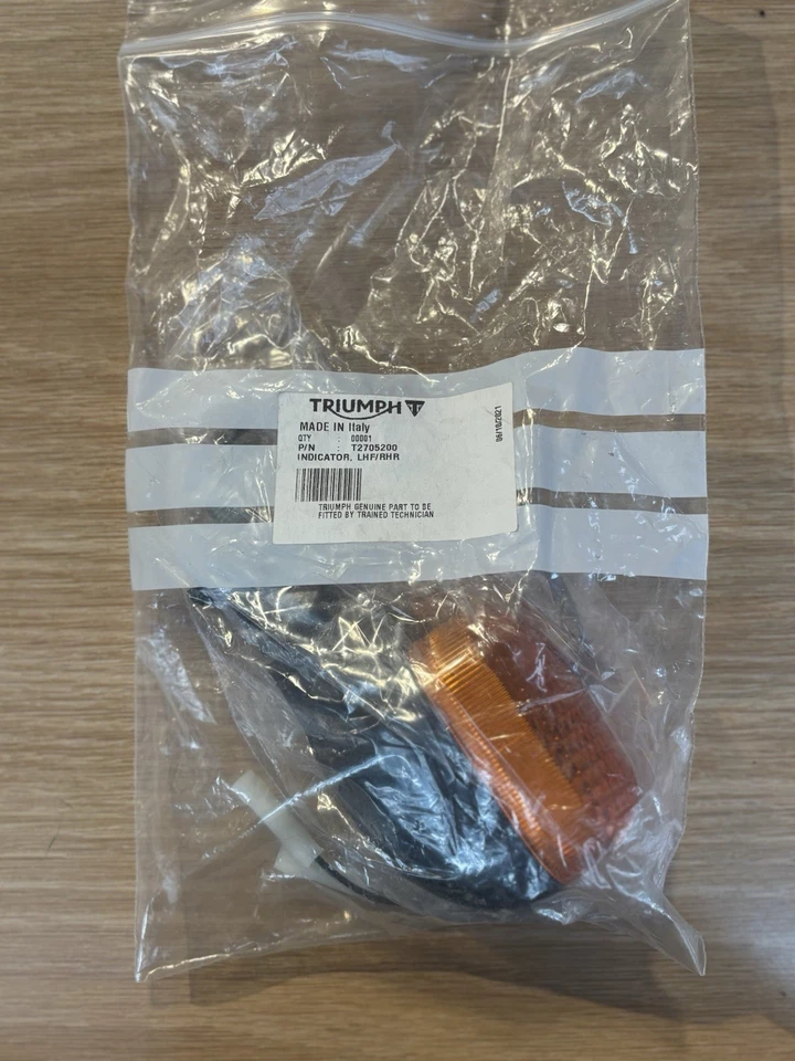 Left Front Arrow/Right Rear T2705200 Triumph Daytona/Speed Four Foto 1 de 1