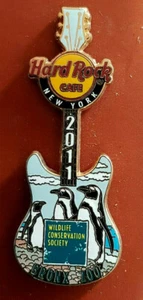 NUEVA YORK 2011 BRONX ZOO PENGUINS GUITARRA CONSERVACIÓN VIDA SILVESTRE Hard Rock Café PIN - Imagen 1 de 1