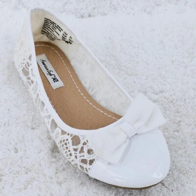 Pisos planos de ballet American Eagle de charol blanco y encaje floral talla 2,5 M Foto 1 de 4