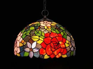 Lampadario a sospensione vetro macchia rosa e fiori  - Foto 1 di 1