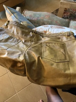 Good looking - Image 1 of 2