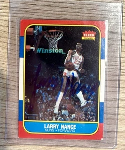 1986 FLEER SIGNED Larry Nance Basketball Card Auto Cleveland Cavs - Imagen 1 de 2
