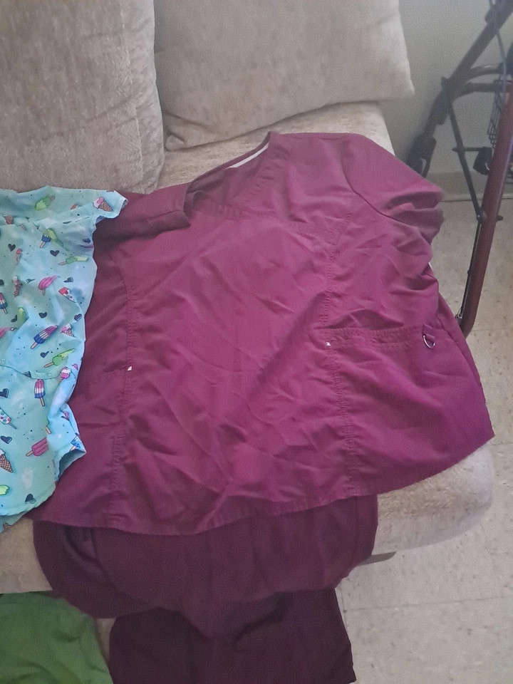 Conjunto Exfoliante Uniformes de Enfermería Talla 2/3X en Diferentes Colores y Estilos con Bolsillos Foto 1 de 4