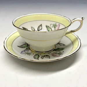 Vintage Paragon Bone China Soft Yellow Gold Trim Floral Paisley Teacup & Saucer - Picture 1 of 5