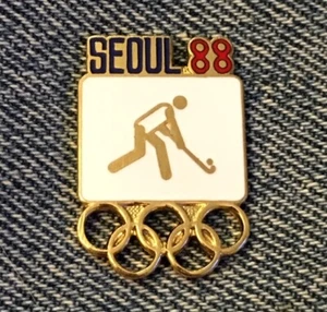 Alfiler olímpico de hockey sobre césped ~ pictograma blanco ~ 1988 ~ Seúl ~ Cloisonne de HoHo Nueva York - Imagen 1 de 4