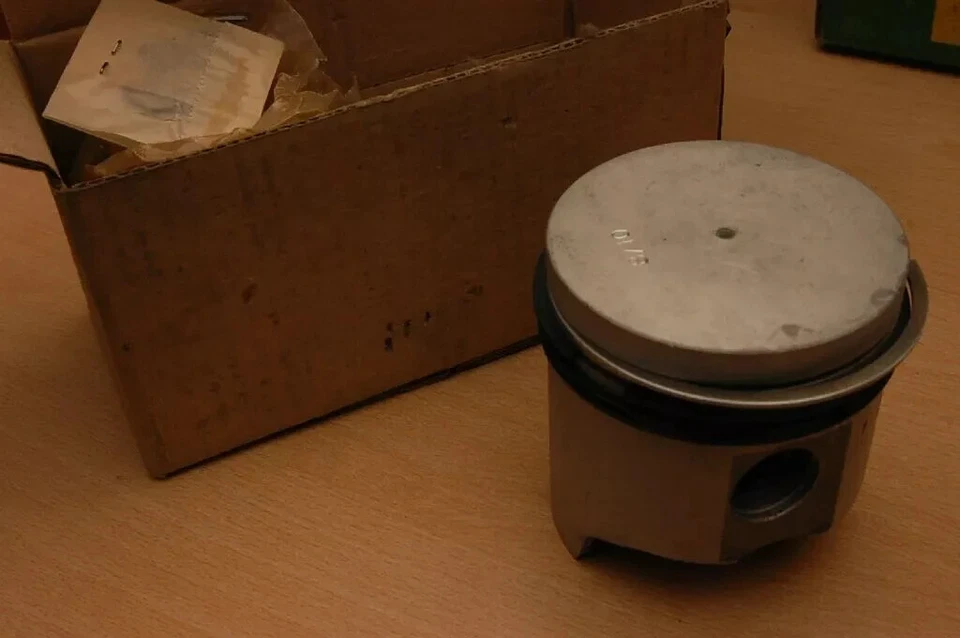 Fiat 126, 500 R 1972-1975, 74,5 mm 2x pistones, 1 mm oversize, ¡Nuevo! Pistón. Foto 1 de 1