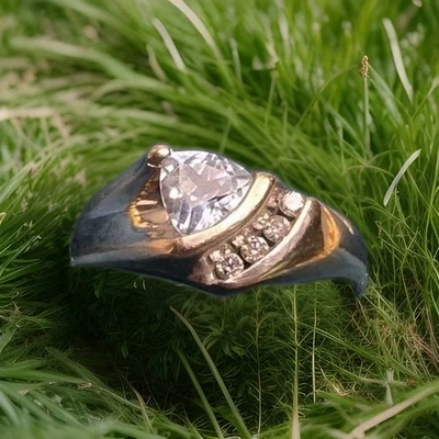 Topacio y diamante azul pálido Trielle 10k • Anillo geométrico retro francés• Talla 6,75 Foto 1 de 4