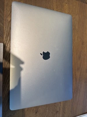 Apple MacBook Pro 15 Zoll (512GB SSD, Intel Core i7 6. Gen, 3,60GHz, 16GB, Touch - Bild 1 von 4