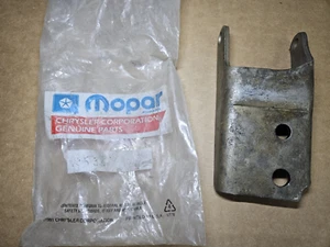 MOPAR NOS 2536132 Right side motor mount bracket 66-72 Big Block B, C, E Body - Picture 1 of 13