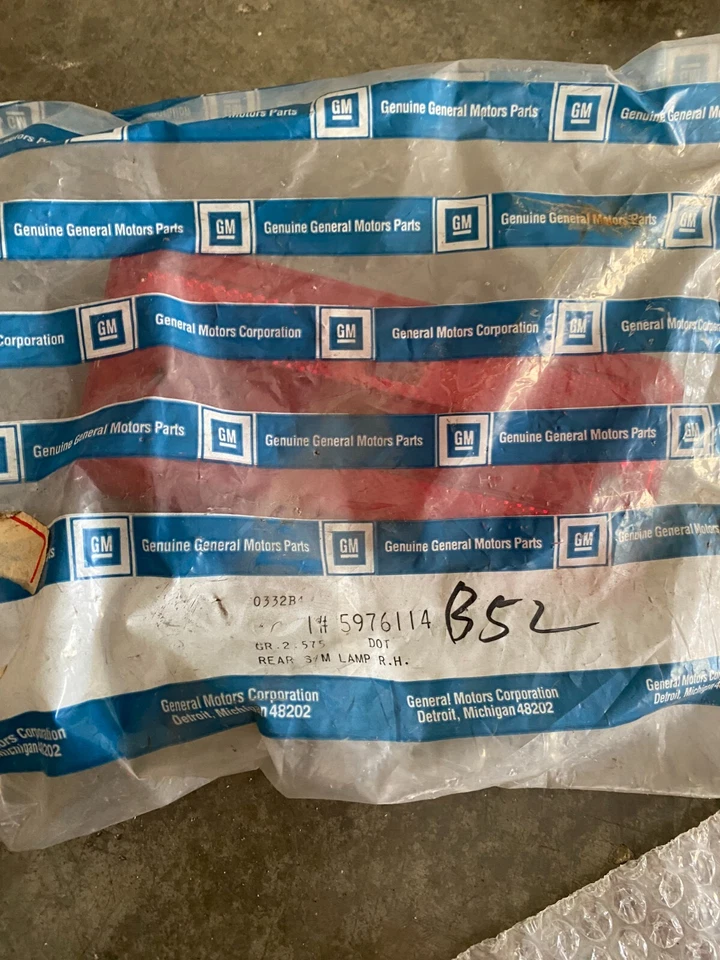 Genuine GM Rear Side Maker Lamp For Oldsmobile Cutlass Supreme 5976114 05976114 - Image 1 of 1