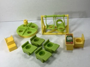 Fisher Price Little People #923 Schule Spielplatz 9 Teile Konvolut 70er Jahre Schreibtisch Stühle - Bild 1 von 7
