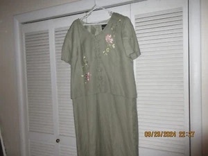 POSITIVE ATTITUDE WOMEN;S SIZE 18 TOP AND SKIRT SET - Picture 1 of 3