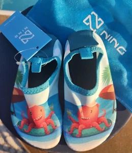 Zapatos de agua para niños TALLA 8/8,5 pulpo, suela de goma, playa, piscina hogar, nuevos con etiquetas - Imagen 1 de 6
