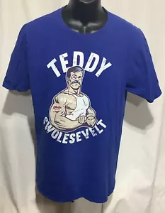 Camiseta Teddy Swolesvelt Buff President con America Love Tattoo Azul - Talla Mediu - Imagen 1 de 5