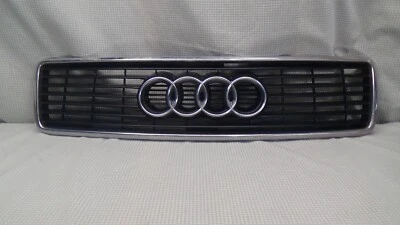 Rejilla capó OEM Audi 100 4A0853651 sin insignia Quattro Foto 1 de 4