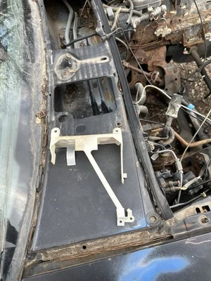 1986-93 Ford Mustang Ecm Ecu Pcm  Computer MOUNTING BRACKET Plastic  - Image 1 of 2