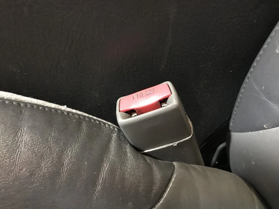 Seat Belt Front Bucket Seat Driver Buckle Fits 02-04 BRAVADA 2534144 Foto 1 de 1