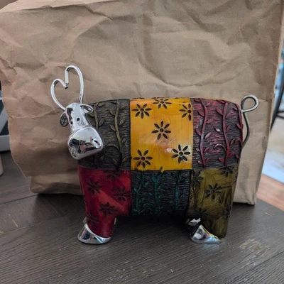 Estatuilla de vaca de poliresina y metal totalmente colorida Foto 1 de 4