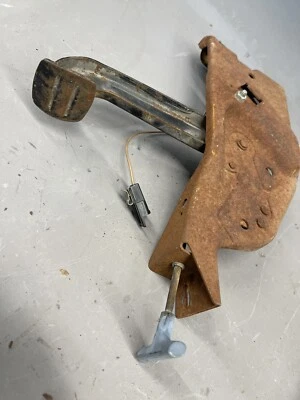 Pedal de freno de estacionamiento de emergencia Chevrolet 1969 1970 Impala Biscayne Caprice Belair OE Foto 1 de 4