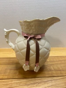Lenox Tied With Love Ivory Pitcher with Gold Trim - Imagen 1 de 6
