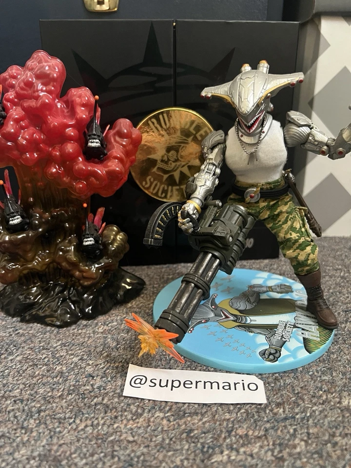 Mezco Toyz One:12 Collective Rumble Society Hawk P-40 com extras - Imagem 1 de 1